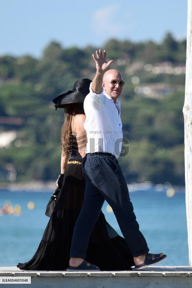 Jeff Bezos And Wife Lauren Sanchez At Club 55 - Saint Tropez