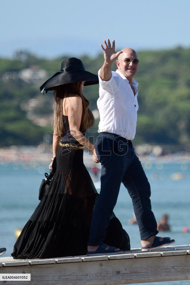 Jeff Bezos And Wife Lauren Sanchez At Club 55 - Saint Tropez