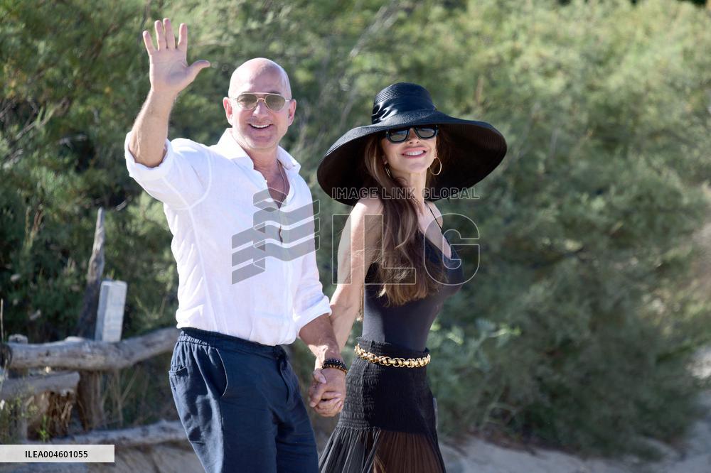 Jeff Bezos And Wife Lauren Sanchez At Club 55 - Saint Tropez