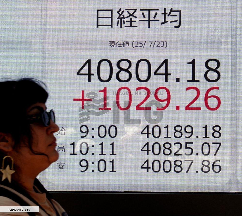 Tokyo stocks surge