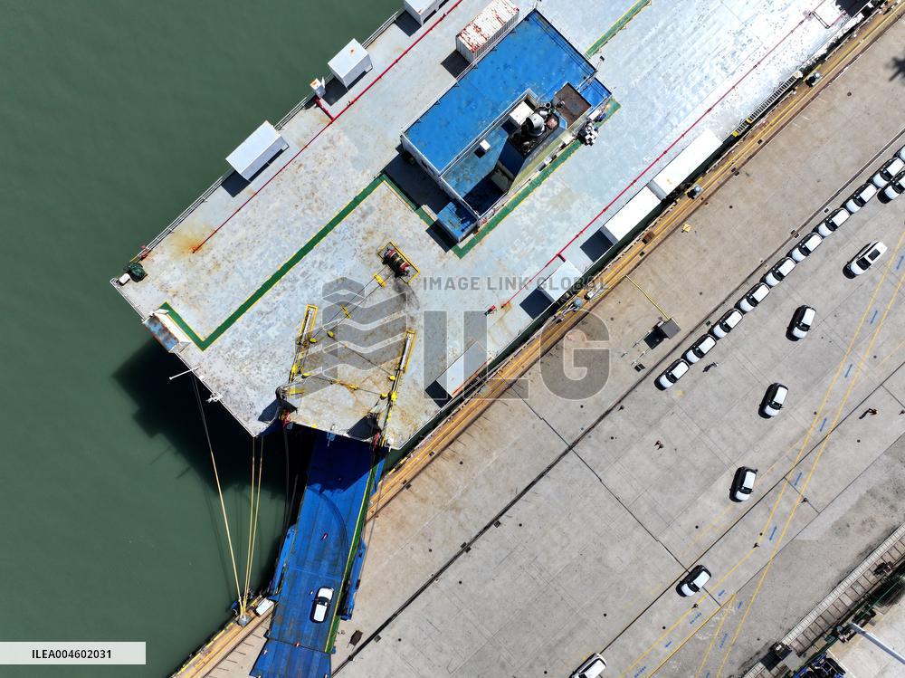 China Lianyungang Port Export Vehicles