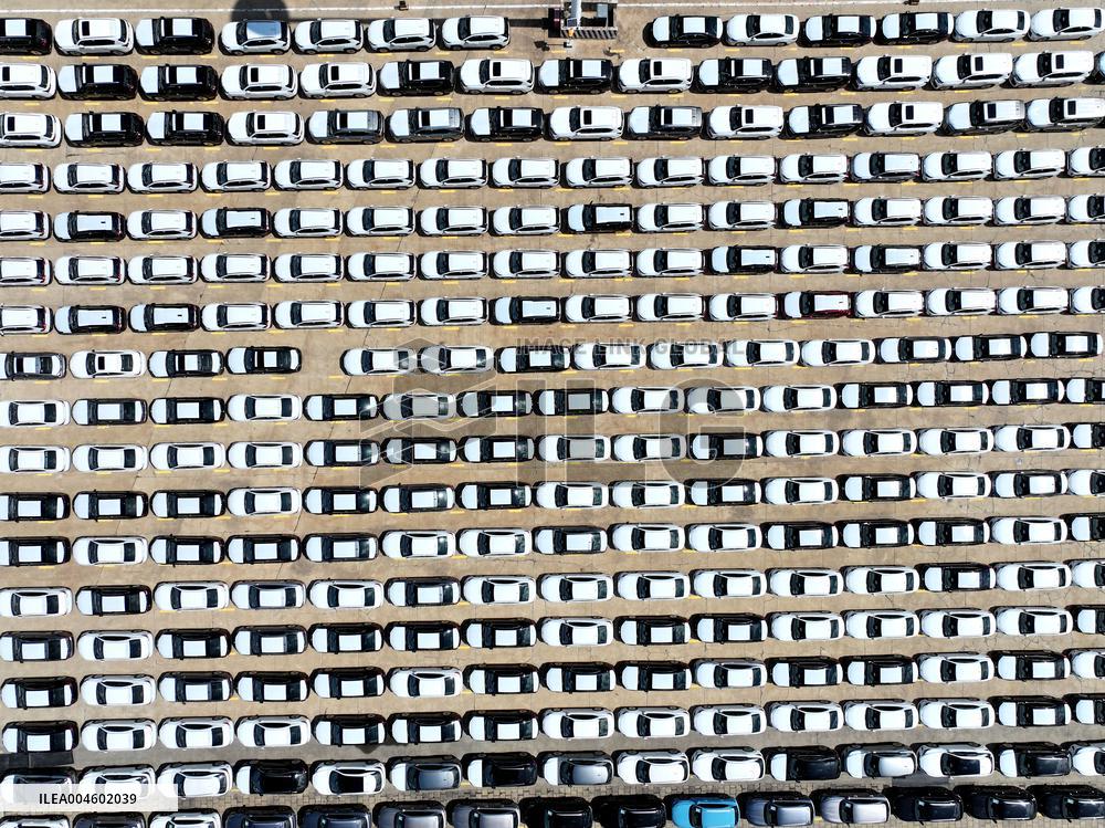 China Lianyungang Port Export Vehicles