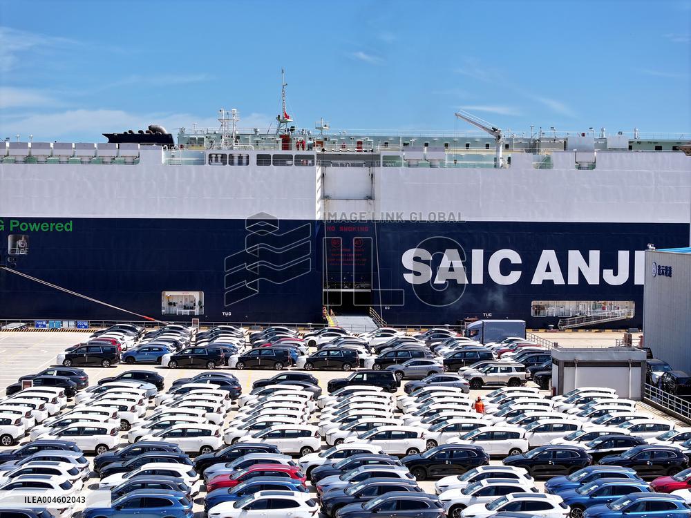 China Lianyungang Port Export Vehicles