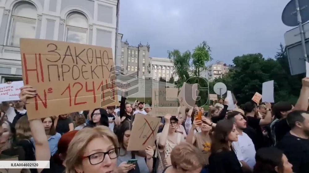 Ukraine: Protests Erupt Against Bill Weakening Anti-Corruption Agencies