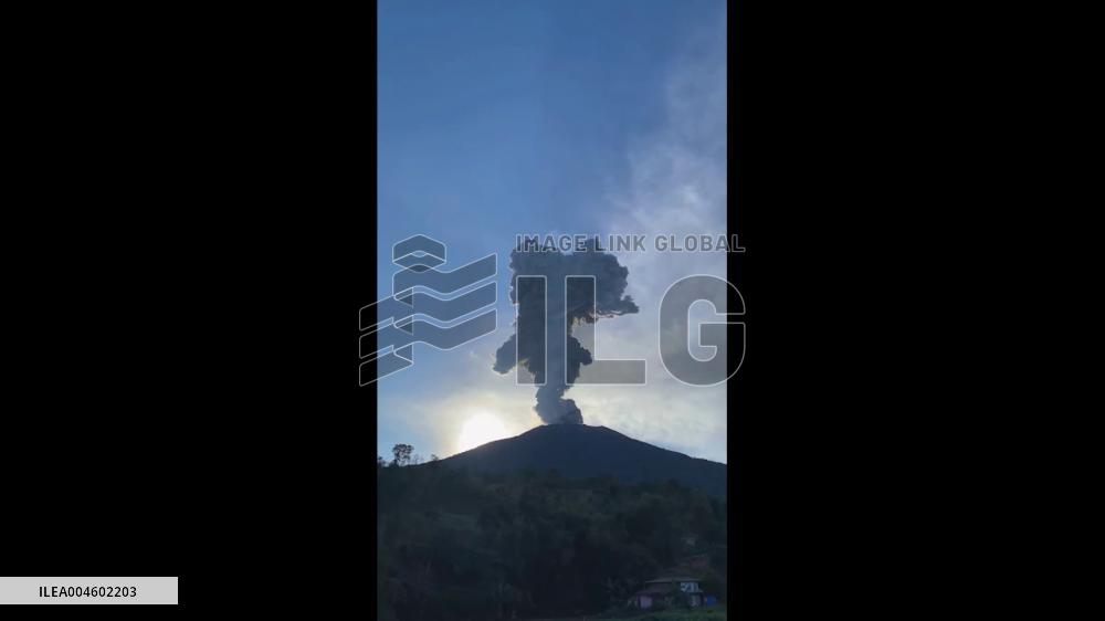 Indonesia: Mount Marapi Erupts, Ash Plume Reaches 1.6 Kilometers 4
