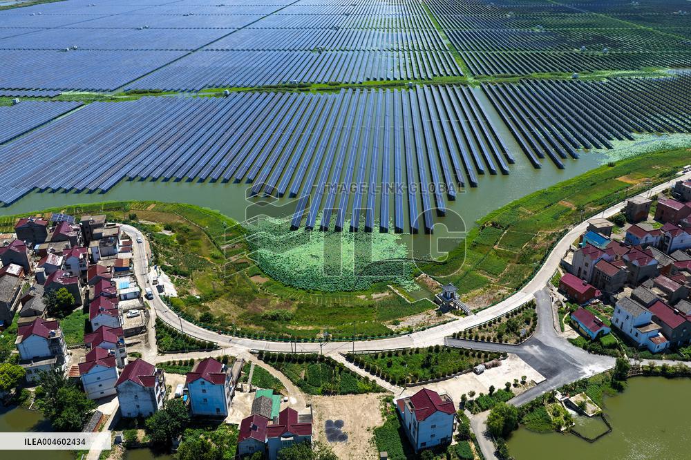 Largest Single-unit Affordable 260MW FISHER-Solar Hybrid Project PV Power Station in East China