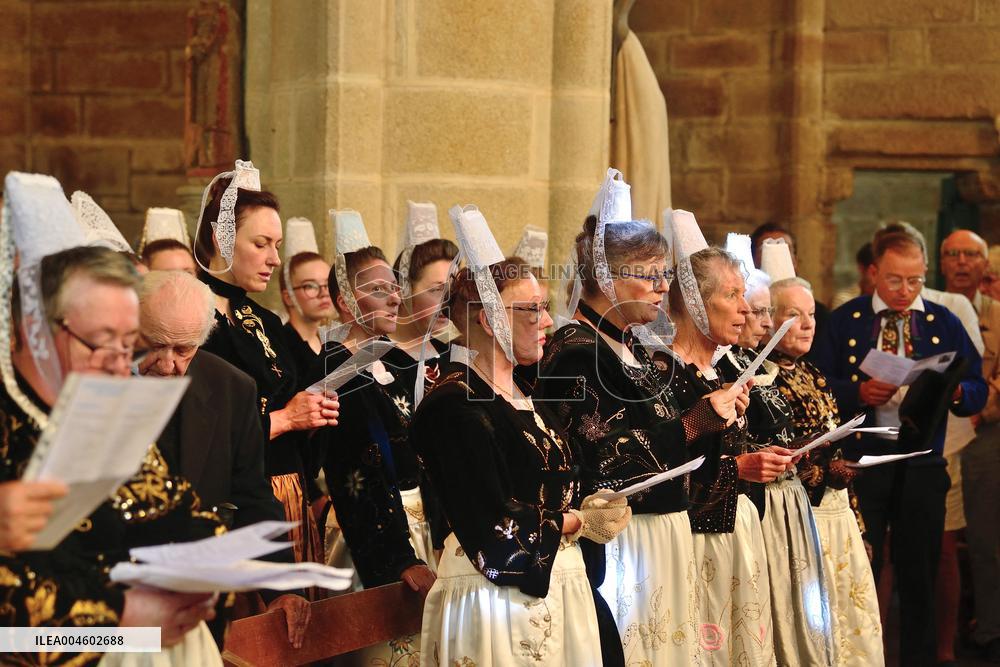 Locronan - La Grande Tromenie - France
