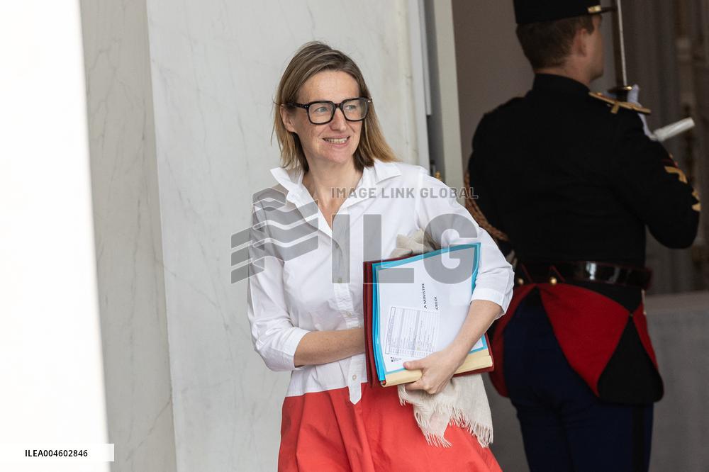 Weekly Cabinet Meeting - Paris NB