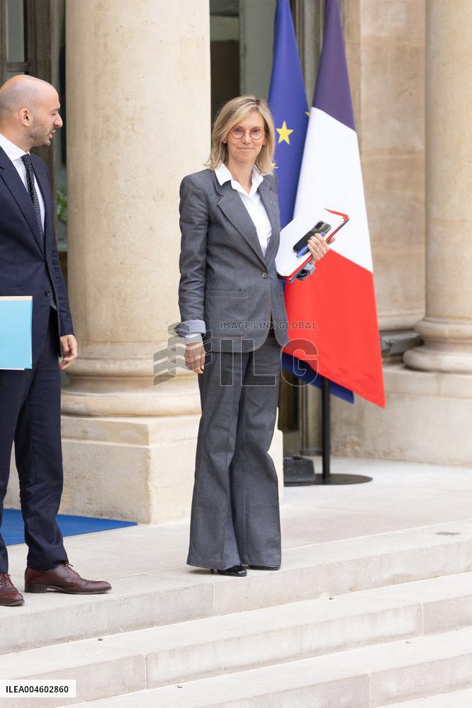 Weekly Cabinet Meeting - Paris NB