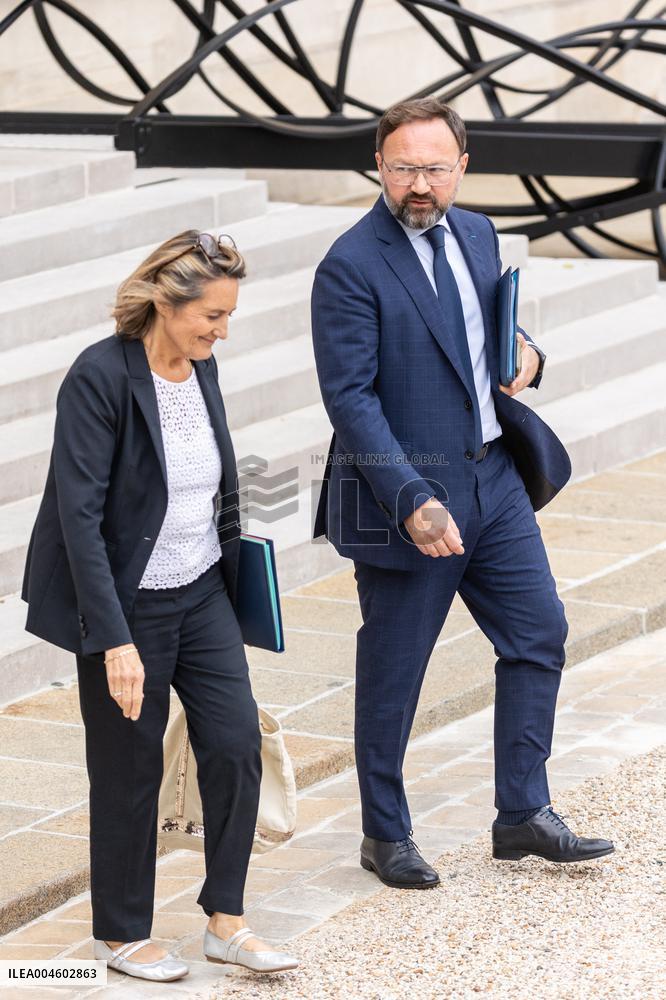 Weekly Cabinet Meeting - Paris NB