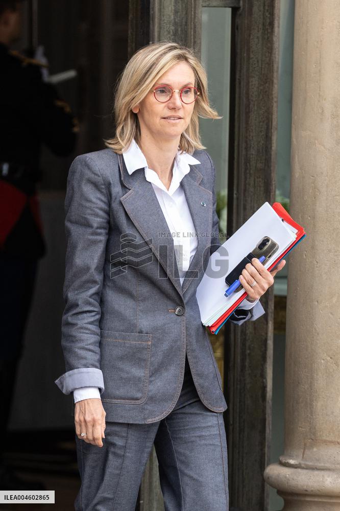 Weekly Cabinet Meeting - Paris NB