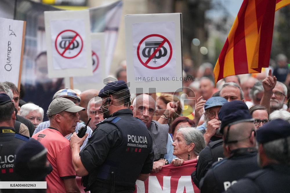anti-Monarchist Protest Against King's Visit to Liceu - Spain