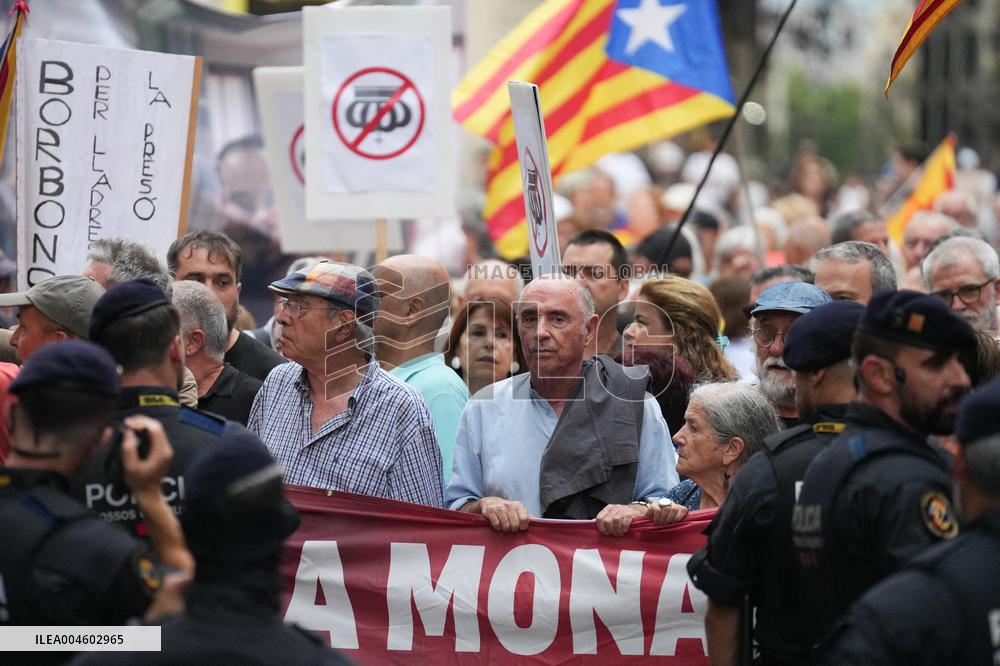 anti-Monarchist Protest Against King's Visit to Liceu - Spain