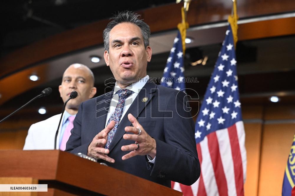 US House Democratic Leadership Press Conference