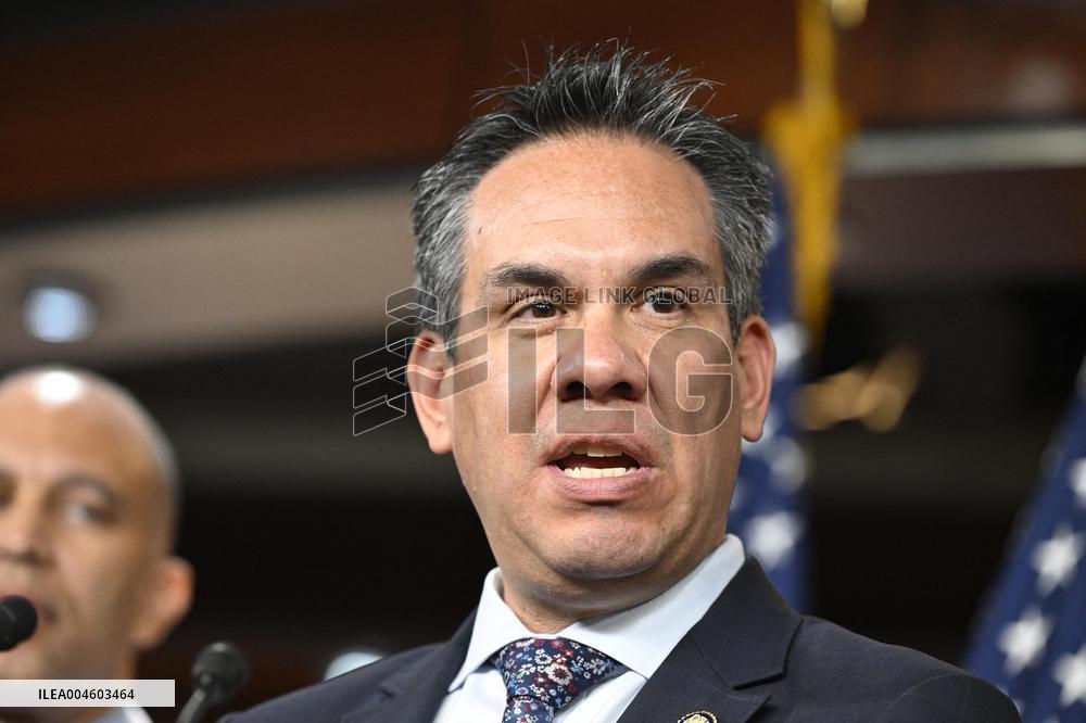 US House Democratic Leadership Press Conference