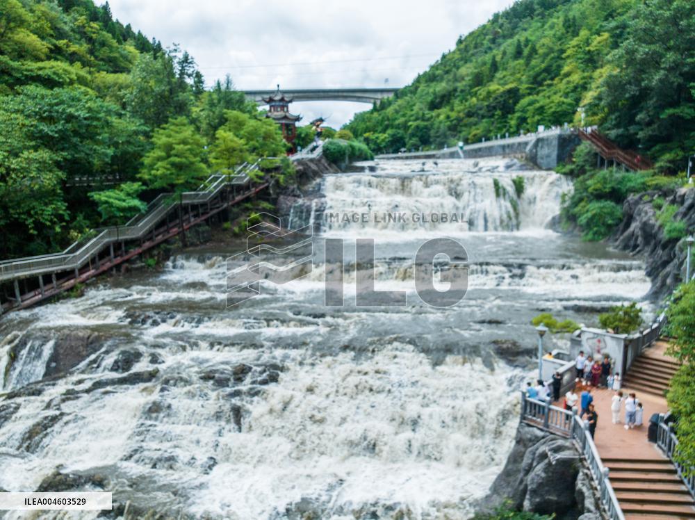 Xiangshuitan Waterfall