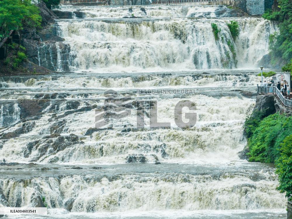 Xiangshuitan Waterfall
