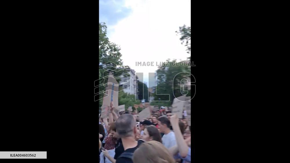 Ukraine: Protests Erupt Against Bill Weakening Anti-Corruption Agencies 3