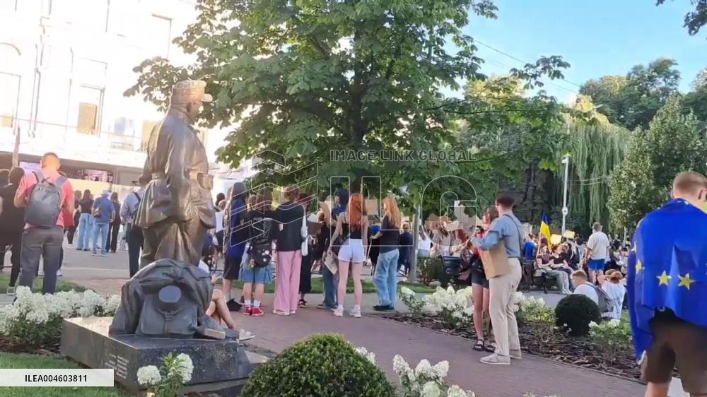 Ukraine: Protests Over Anti-Corruption Agencies Continue for Second Night in Kyiv