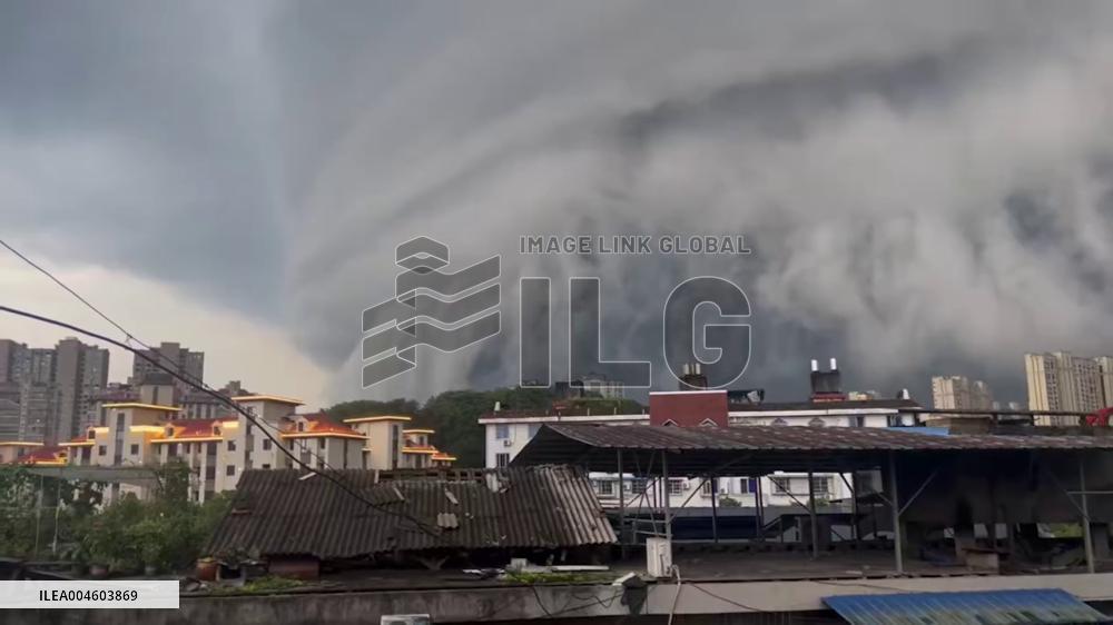 China: Ominous Wall of Clouds Engulfs Sky Over Liuzhou, Guangxi