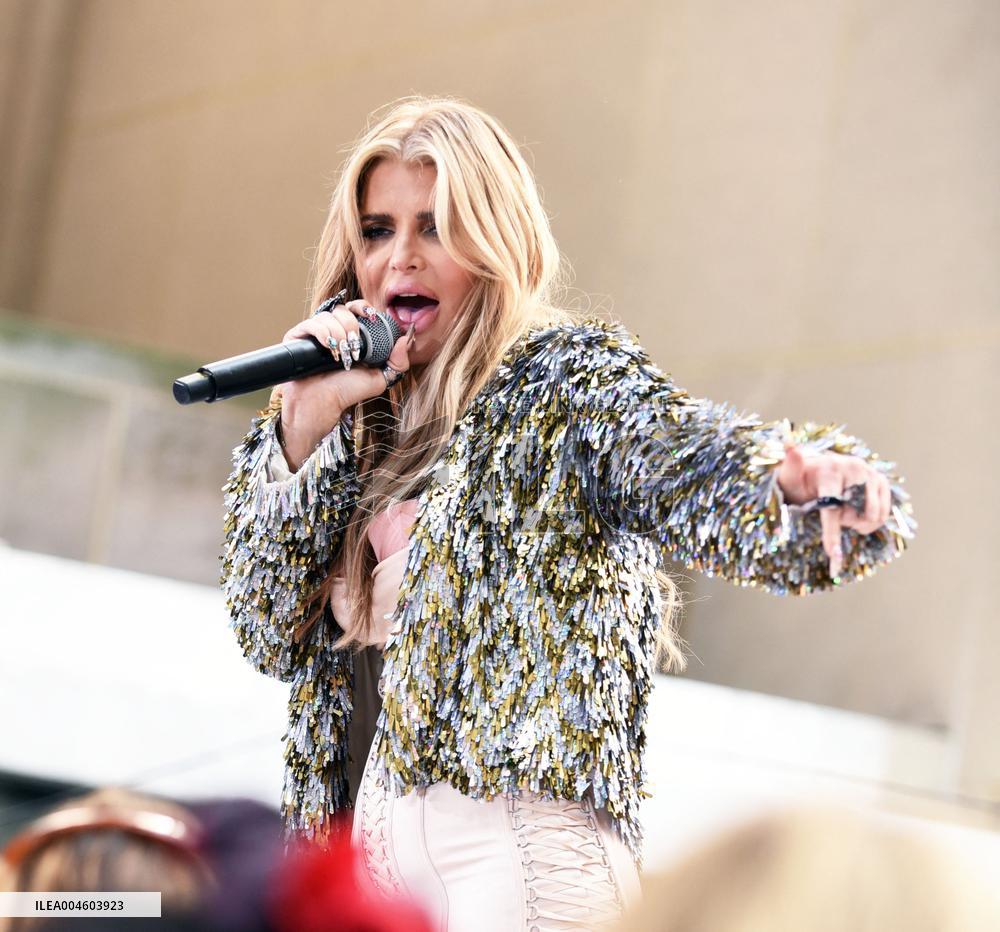 Jessica Simpson Performs At Today Show - NYC