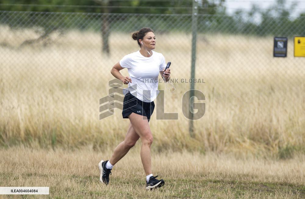 CROWN PRINCESS VICTORIA JOGGING