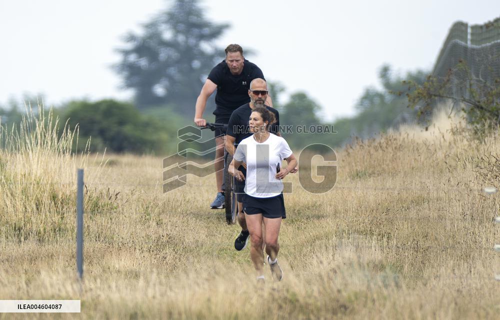 CROWN PRINCESS VICTORIA JOGGING