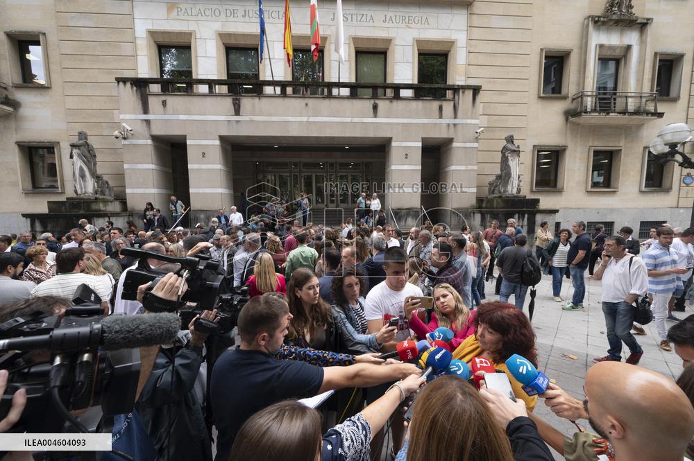 200+ Mayors Rally in Bilbao Against Basque Language Ruling - Spain