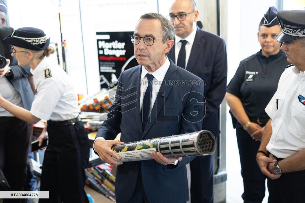 Bruno Retailleau visits the 20th Arrondissement Police Station - Paris