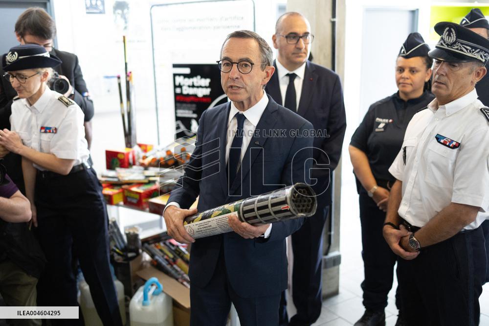Bruno Retailleau visits the 20th Arrondissement Police Station - Paris