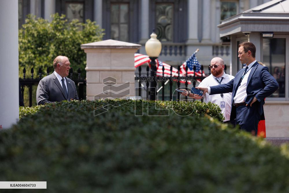 Mike Lindell outside White House
