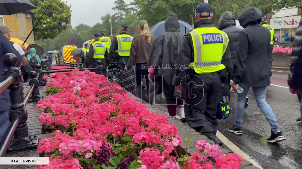 UK: Anti-Migrant Protesters March From Bell Hotel to Council Offices in Epping 2