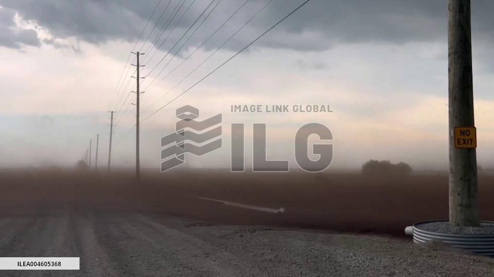 Canada: Thunderstorm Winds Whip Dust in Bradford, Ontario