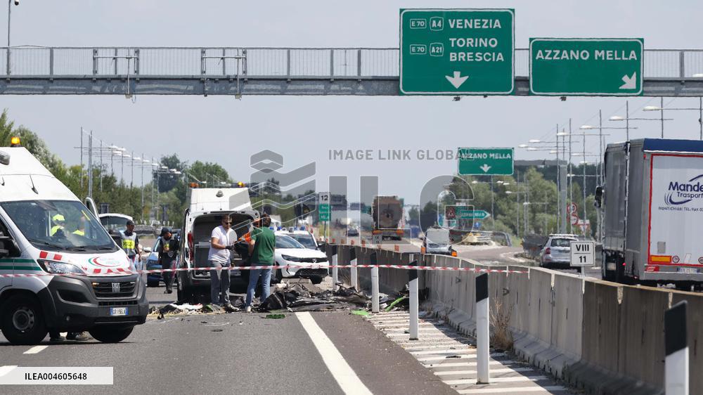 ULM Crash on Italian Highway Claims Two Lives - Italy