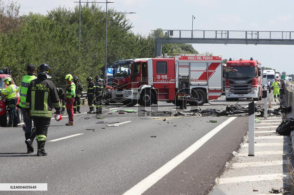 ULM Crash on Italian Highway Claims Two Lives - Italy