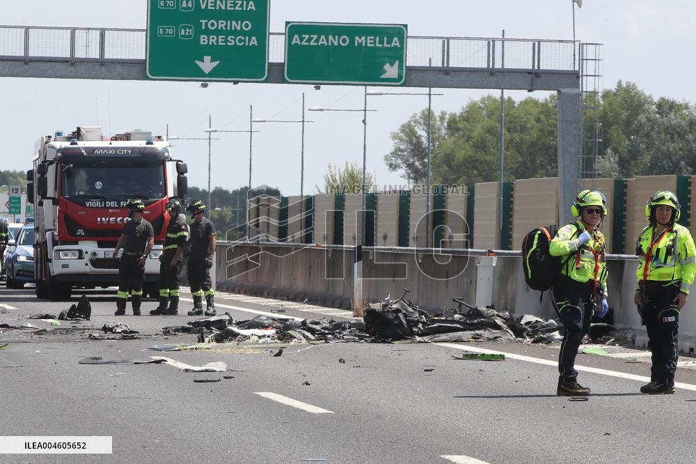 ULM Crash on Italian Highway Claims Two Lives - Italy