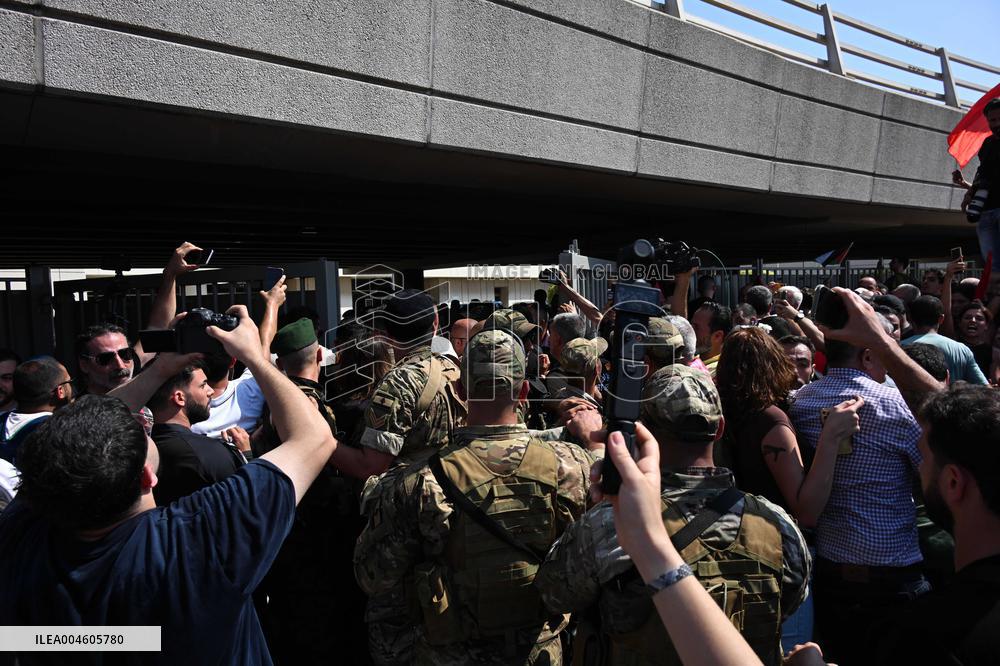Militant Georges Abdallah Arrives In Lebanon After More Than 40 Years In French Detention