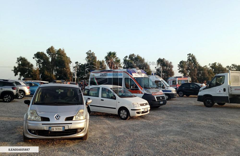 Fire Threatens Resort And Causes Evacuation - Italy