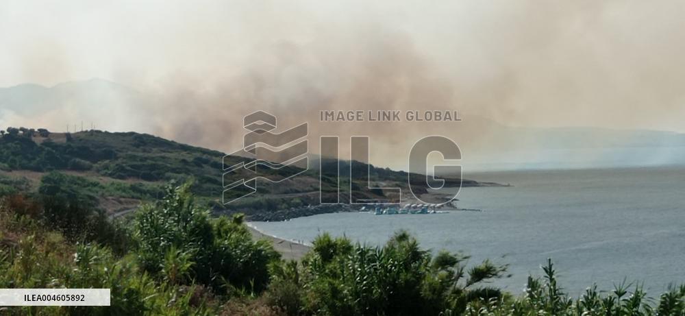 Fire Threatens Resort And Causes Evacuation - Italy