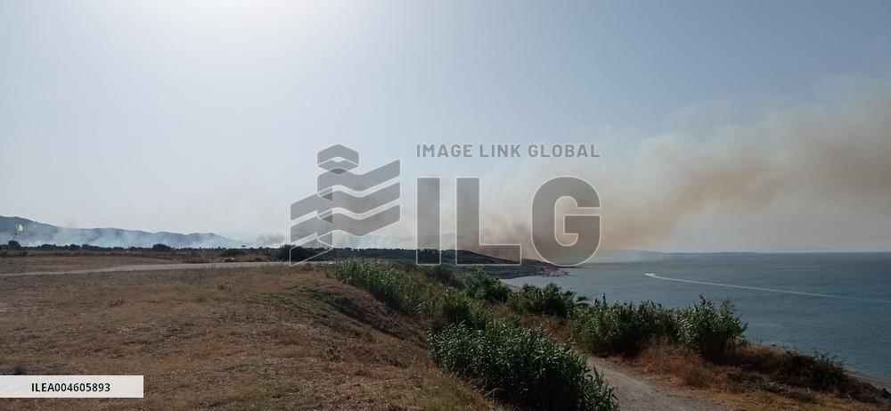 Fire Threatens Resort And Causes Evacuation - Italy