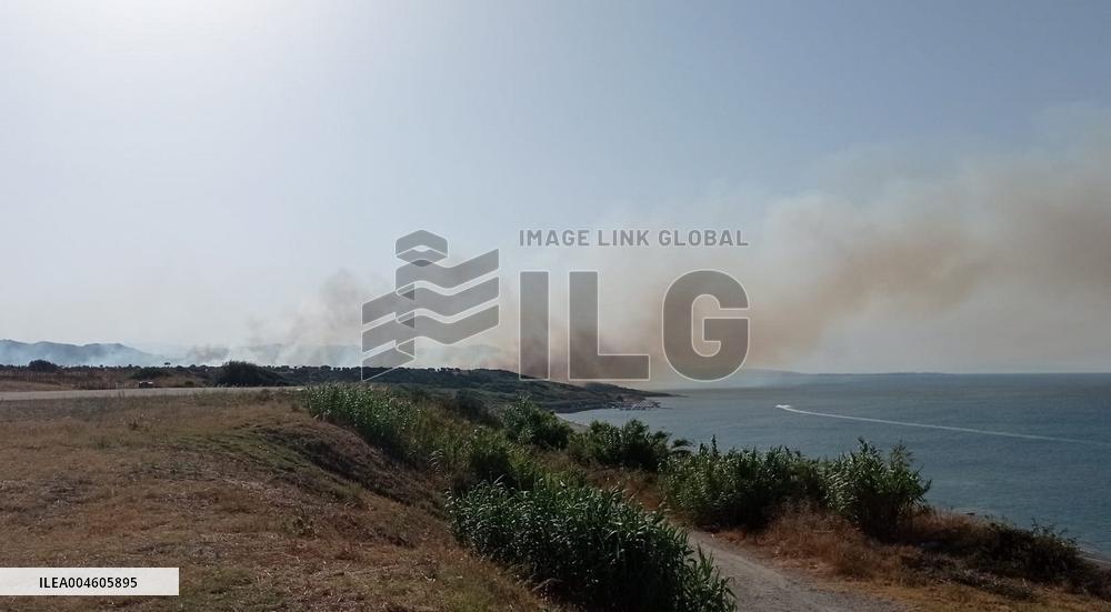 Fire Threatens Resort And Causes Evacuation - Italy