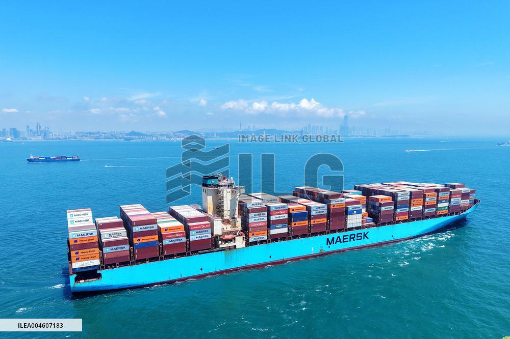 Container-ship