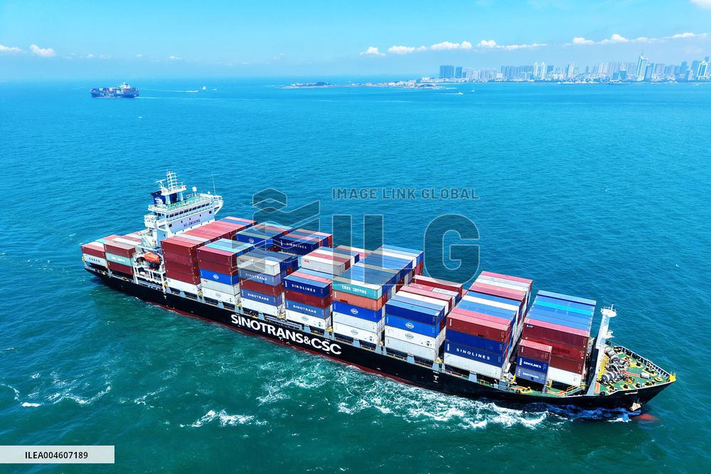Container-ship