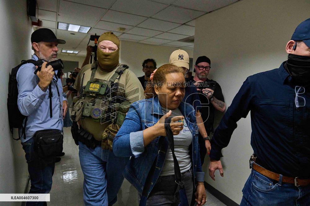 ICE Detains Immigrants in New York Court House - USA