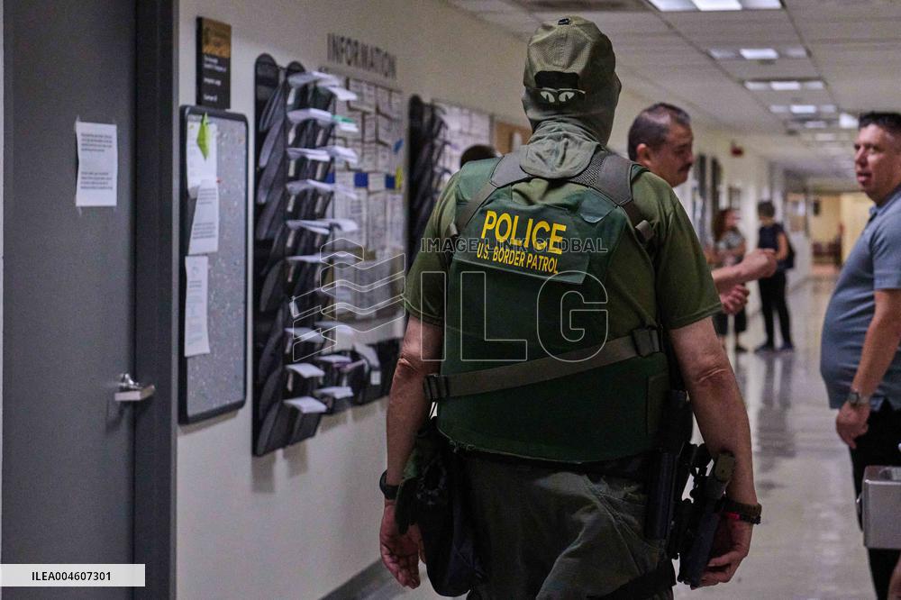 ICE Detains Immigrants in New York Court House - USA