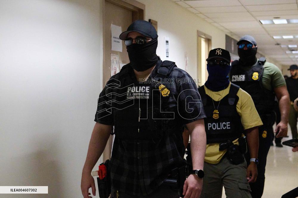 ICE Detains Immigrants in New York Court House - USA