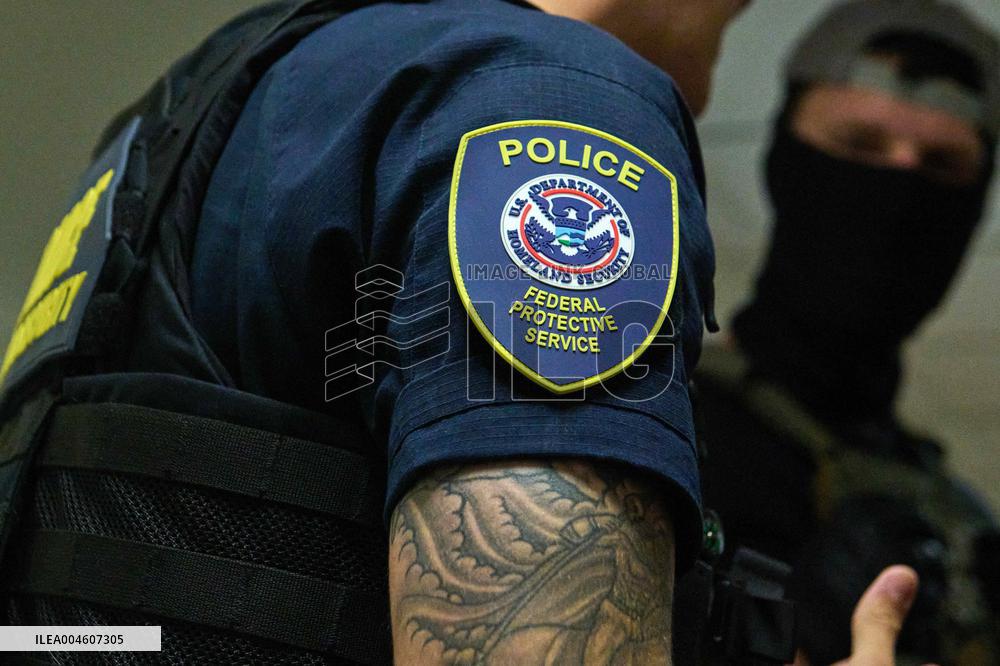 ICE Detains Immigrants in New York Court House - USA