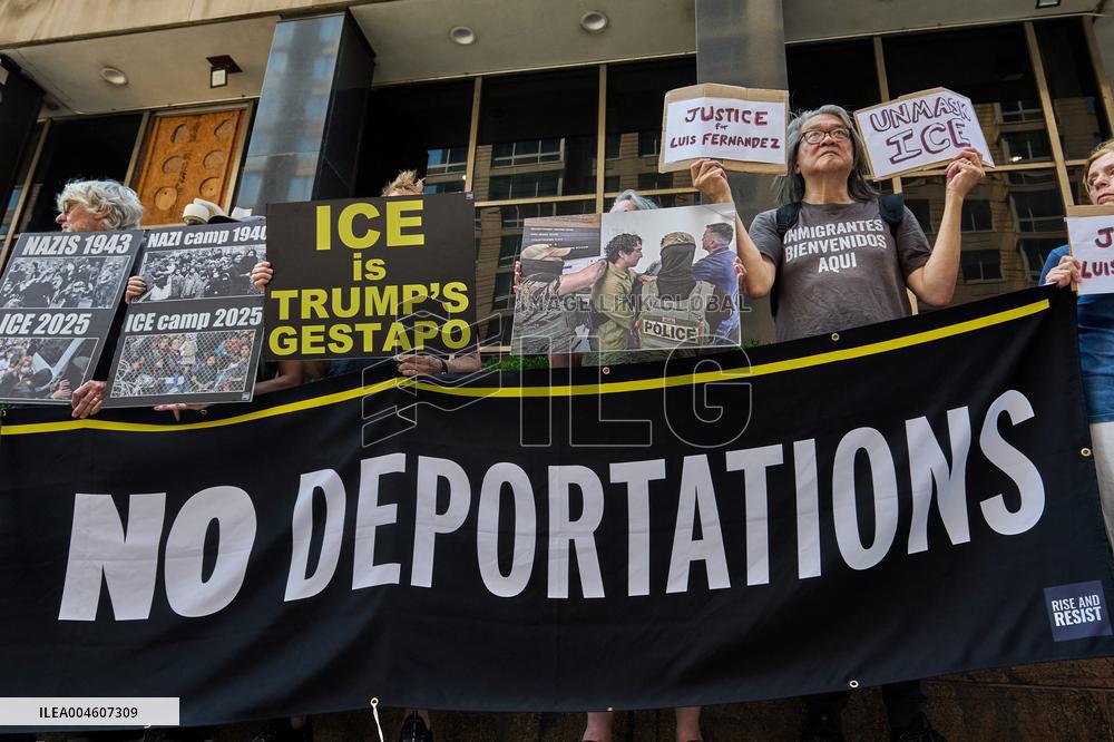 ICE Detains Immigrants in New York Court House - USA