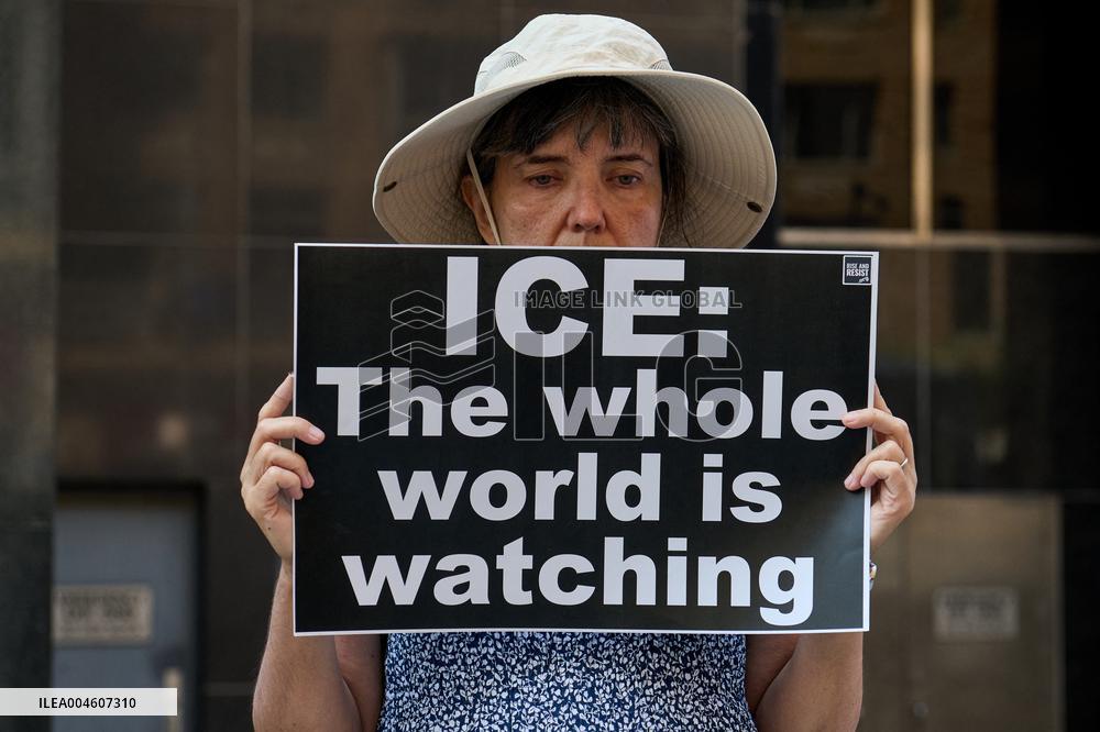 ICE Detains Immigrants in New York Court House - USA