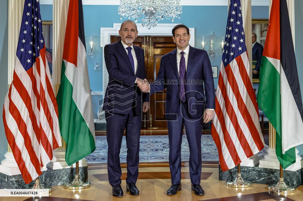 U.S. Secretary of State Marco Rubio (R) meets with Jordanian Foreign Minister Ayman Safadi - Washington